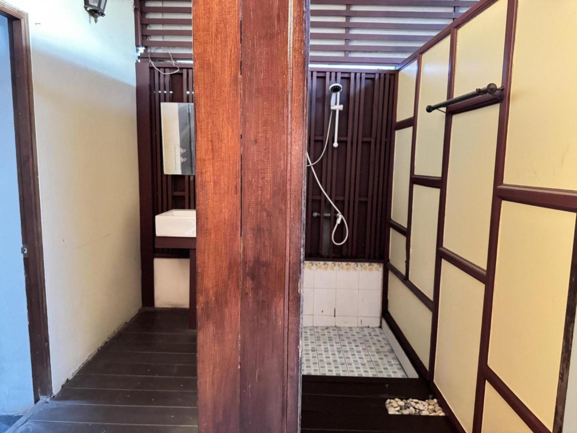 Отель Collection O Bupamontra Chiangmai Чиангмай Экстерьер фото