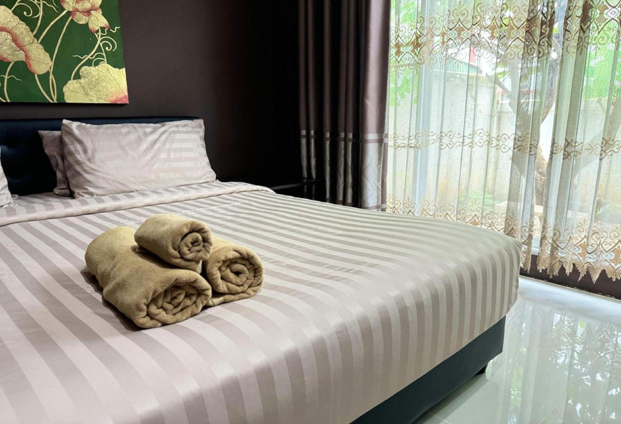 Отель Collection O Bupamontra Chiangmai Чиангмай Экстерьер фото