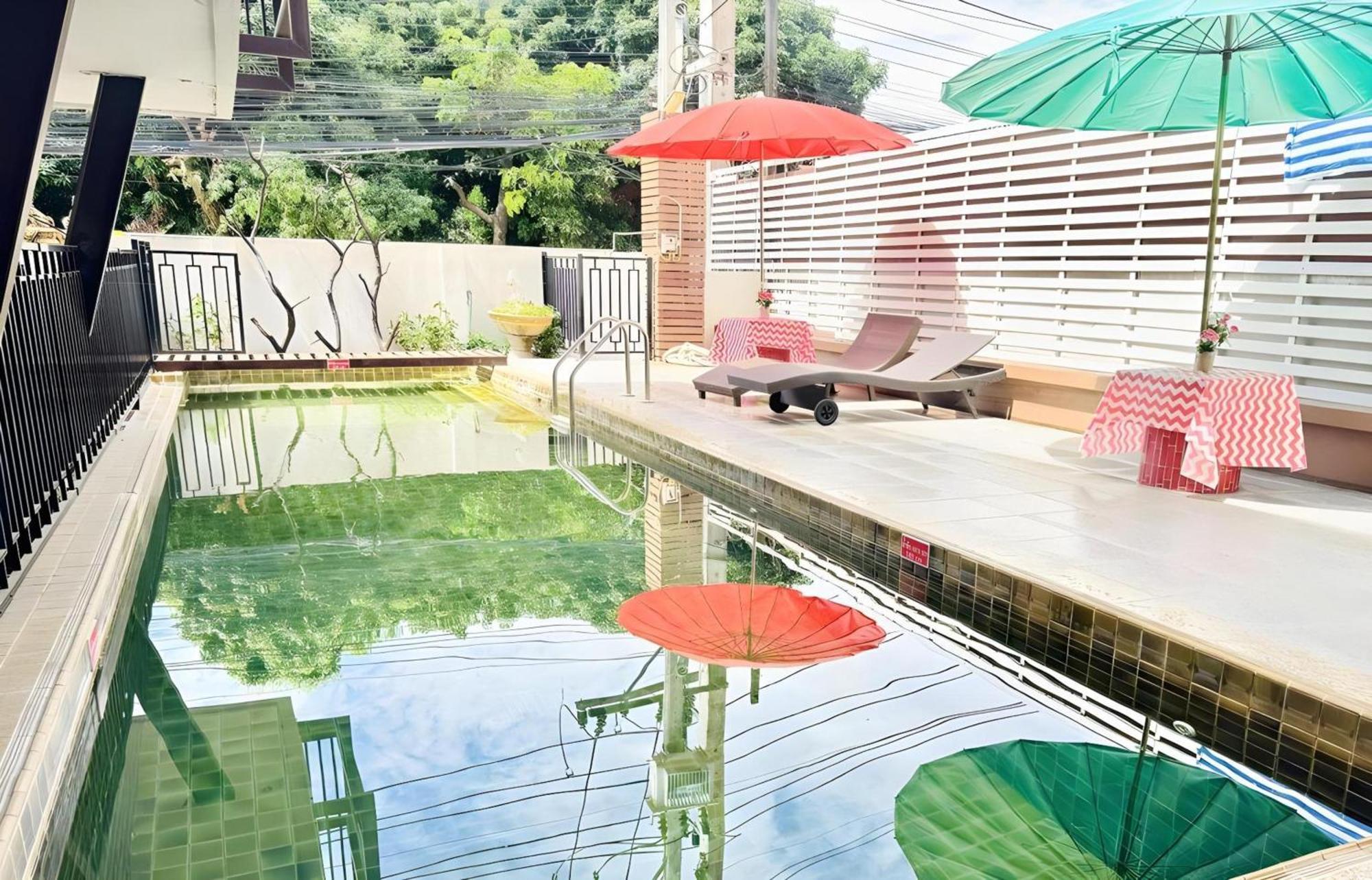 Отель Collection O Bupamontra Chiangmai Чиангмай Экстерьер фото
